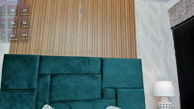 Snapshot of Kareena_chopra chatting on 11/21/25, 12:48 Kareena chopra online show from 11/21/25, 12:48