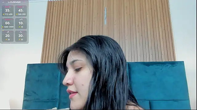 Snapshot of Kareena_chopra chatting on 06/19/26, 12:33 Kareena chopra online show from 06/19/26, 12:33
