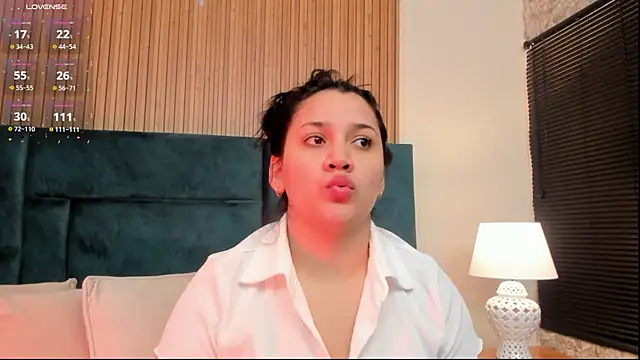 Snapshot of Kareena_chopra chatting on 07/17/26, 12:46 Kareena chopra online show from 07/17/26, 12:46