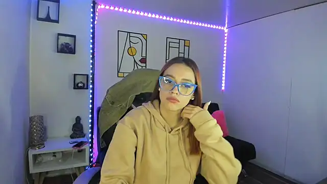 Snapshot of kay_marie chatting on 02/11/25, 11:12 kay marie online show from 02/11/25, 11:12