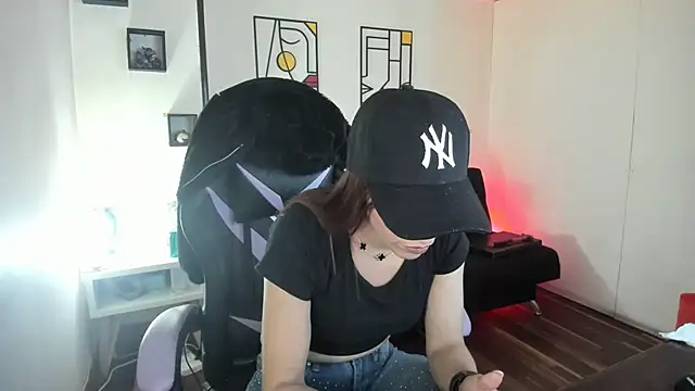 Snapshot of kay_marie chatting on 12/02/25, 09:27 kay marie online show from 12/02/25, 09:27