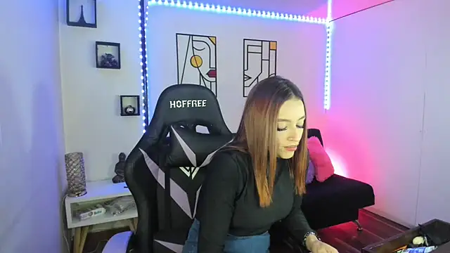 Snapshot of kay_marie chatting on 02/14/25, 10:58 kay marie online show from 02/14/25, 10:58