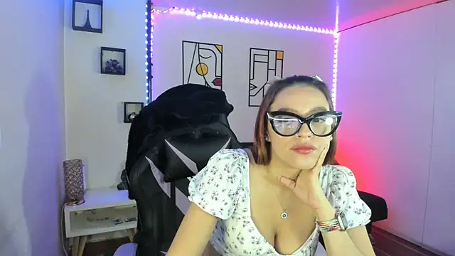 Snapshot of kay_marie chatting on 03/03/25, 12:23 kay marie online show from 03/03/25, 12:23