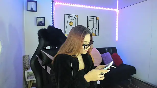 Snapshot of kay_marie chatting on 02/23/25, 12:19 kay marie online show from 02/23/25, 12:19