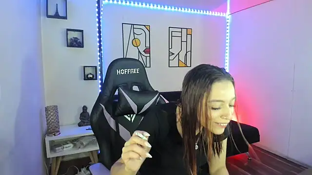 Snapshot of kay_marie chatting on 02/14/25, 07:33 kay marie online show from 02/14/25, 07:33