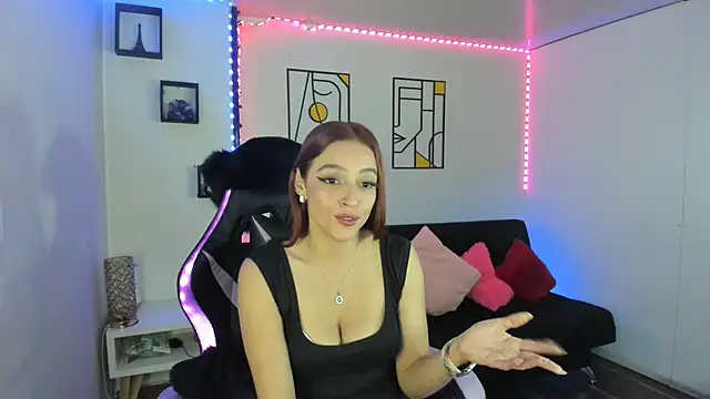 Snapshot of kay_marie chatting on 03/08/25, 12:11 kay marie online show from 03/08/25, 12:11