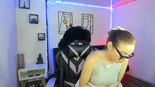 Snapshot of kay_marie chatting on 03/21/25, 11:34 kay marie online show from 03/21/25, 11:34