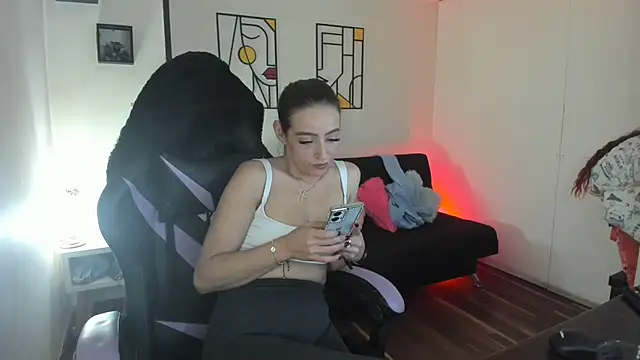 Snapshot of kay_marie chatting on 10/27/25, 11:05 kay marie online show from 10/27/25, 11:05