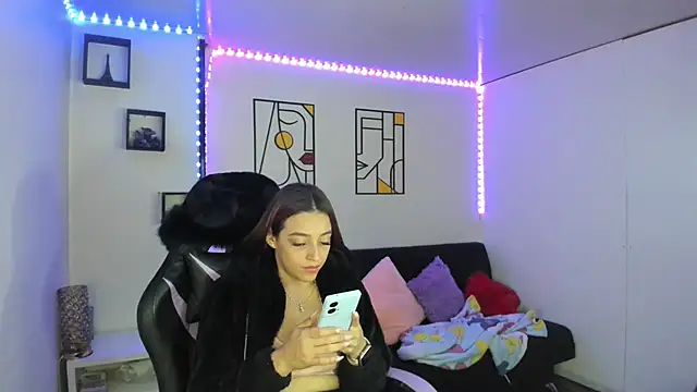 Snapshot of kay_marie chatting on 02/20/25, 01:25 kay marie online show from 02/20/25, 01:25