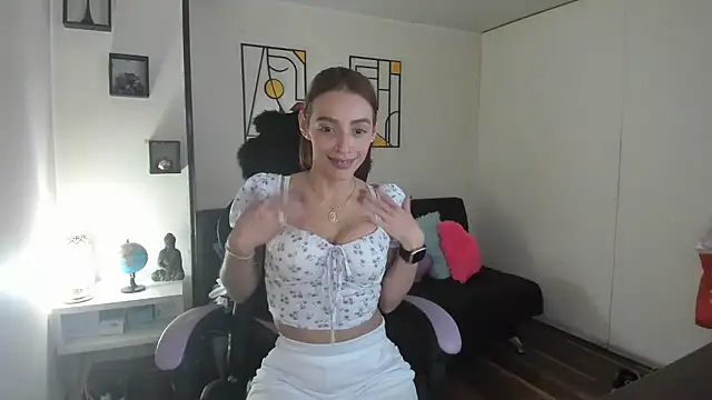 Snapshot of kay_marie chatting on 01/18/26, 01:53 kay marie online show from 01/18/26, 01:53