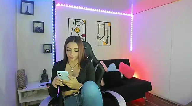 Snapshot of kay_marie chatting on 02/06/25, 06:56 kay marie online show from 02/06/25, 06:56