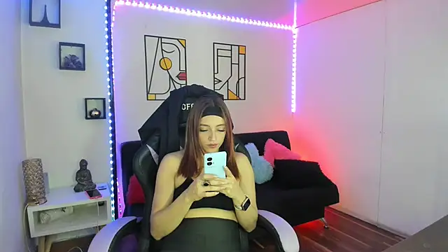 Snapshot of kay_marie chatting on 02/07/25, 06:45 kay marie online show from 02/07/25, 06:45