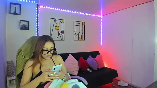 Snapshot of kay_marie chatting on 02/10/25, 12:19 kay marie online show from 02/10/25, 12:19