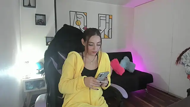 Snapshot of kay_marie chatting on 10/29/25, 06:18 kay marie online show from 10/29/25, 06:18