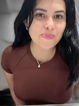 Snapshot of Alyaa_s chatting on 10/22/25, 10:30 Alyaa s online show from 10/22/25, 10:30