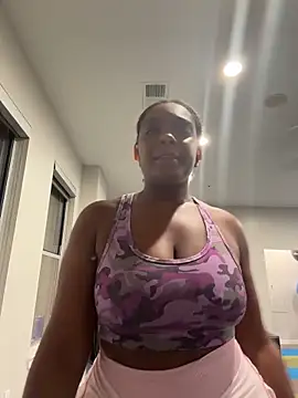 Snapshot of TilaTotti chatting on 05/14/26, 02:08 TilaTotti online show from 05/14/26, 02:08