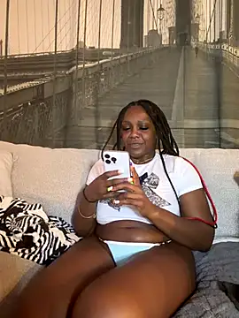 Snapshot of TilaTotti chatting on 10/16/25, 04:43 TilaTotti online show from 10/16/25, 04:43