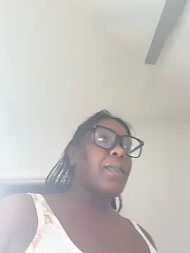 Snapshot of TilaTotti chatting on 05/18/26, 01:17 TilaTotti online show from 05/18/26, 01:17