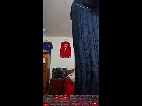 Snapshot of ALBEIROFOOTBALL1992 chatting on 05/10/26, 05:00 ALBEIROFOOTBALL1992 online show from 05/10/26, 05:00