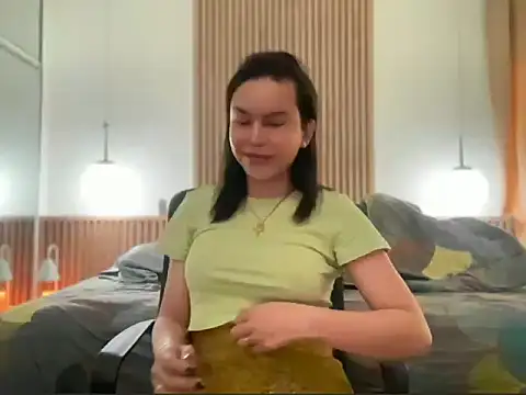 Snapshot of seductiveSophiaGoddess chatting on 10/21/25, 12:00 seductiveSophiaGoddess online show from 10/21/25, 12:00