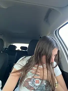 DoriDeluxe66 online show from 11/26/25, 01:44