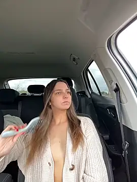 DoriDeluxe66 online show from 11/16/25, 10:42