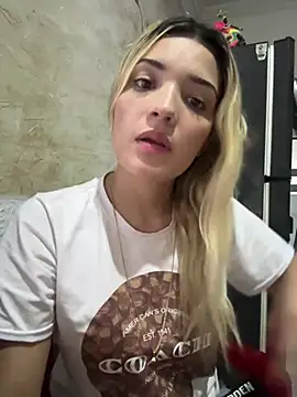 Snapshot of Sarita-candy chatting on 03/14/25, 10:38 Sarita-candy online show from 03/14/25, 10:38