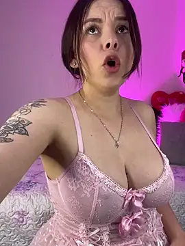 Snapshot of carolina16love chatting on 03/06/25, 10:04 carolina16love online show from 03/06/25, 10:04