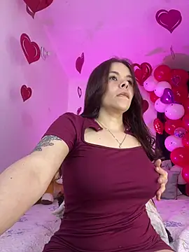 Snapshot of carolina16love chatting on 02/12/25, 02:45 carolina16love online show from 02/12/25, 02:45