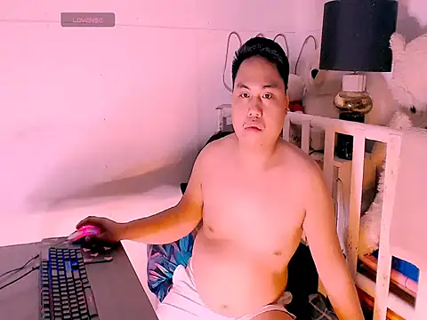 Snapshot of Hardking_69 chatting on 06/18/26, 05:39 Hardking 69 online show from 06/18/26, 05:39
