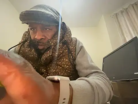 CuzzyB69 online show from 03/10/25, 05:18