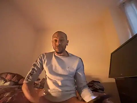 CuzzyB69 online show from 03/03/25, 07:13