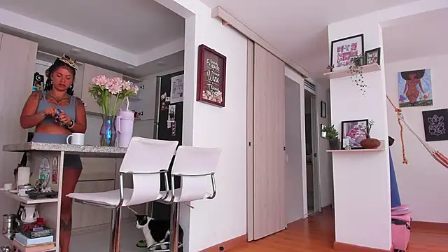 karlye 5 online show from 12/04/25, 01:10