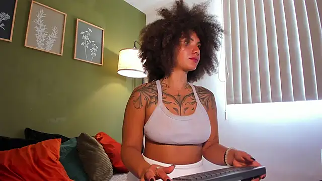 karlye 5 online show from 11/12/25, 05:06