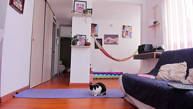 karlye 5 online show from 11/17/25, 02:43