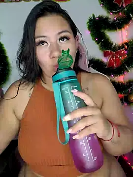 Snapshot of ValerieDiiamond chatting on 12/17/24, 04:56 ValerieDiiamond online show from 12/17/24, 04:56