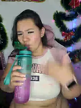 Snapshot of ValerieDiiamond chatting on 12/18/24, 04:31 ValerieDiiamond online show from 12/18/24, 04:31