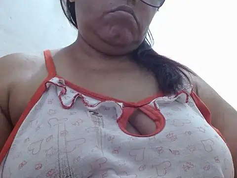 Snapshot of megganplayx chatting on 10/28/25, 06:29 megganplayx online show from 10/28/25, 06:29