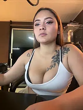 Snapshot of Emiily_W chatting on 10/30/25, 03:31 Emiily W online show from 10/30/25, 03:31