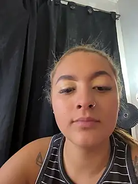 Snapshot of Emiily_W chatting on 01/10/26, 03:29 Emiily W online show from 01/10/26, 03:29