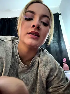 Snapshot of Emiily_W chatting on 01/08/26, 01:17 Emiily W online show from 01/08/26, 01:17