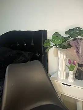 Snapshot of Emiily_W chatting on 02/24/26, 03:02 Emiily W online show from 02/24/26, 03:02