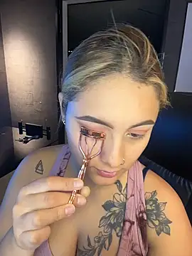 Snapshot of Emiily_W chatting on 02/10/26, 01:10 Emiily W online show from 02/10/26, 01:10