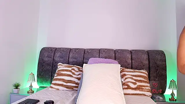 naia blessed online show from 11/13/25, 08:02