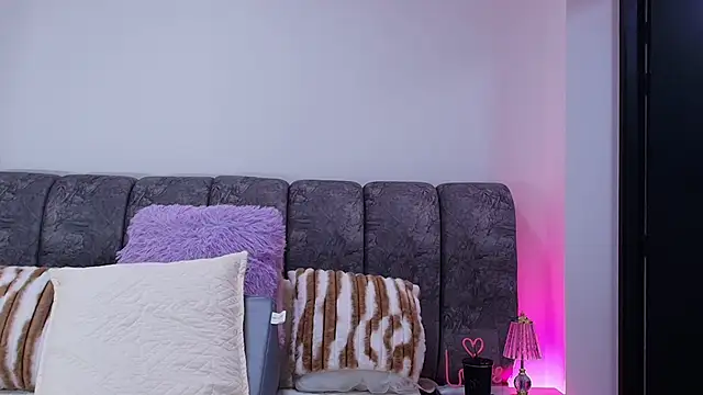 naia blessed online show from 11/10/25, 07:19