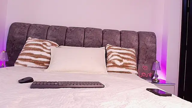 naia blessed online show from 11/24/25, 07:14