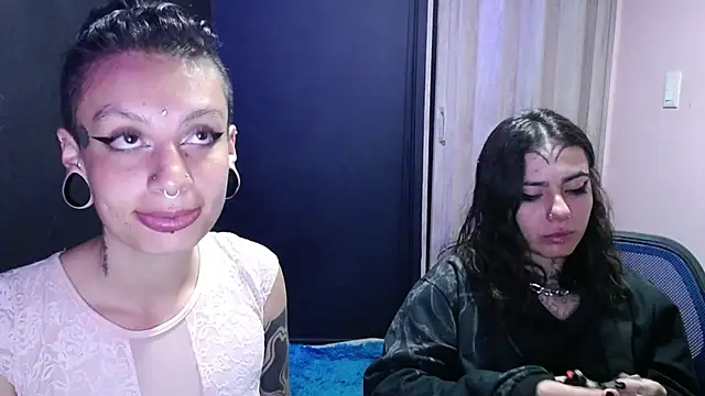 Snapshot of _onthary_6 chatting on 11/25/25, 01:11 onthary 6 online show from 11/25/25, 01:11