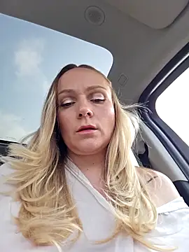 Bondgirl 013 online show from 11/15/25, 10:30