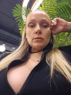 Bondgirl 013 online show from 02/05/26, 03:30