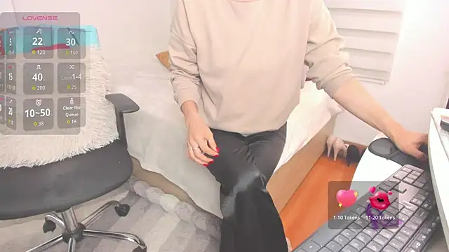 Snapshot of SharonVelvet chatting on 01/11/26, 12:01 SharonVelvet online show from 01/11/26, 12:01